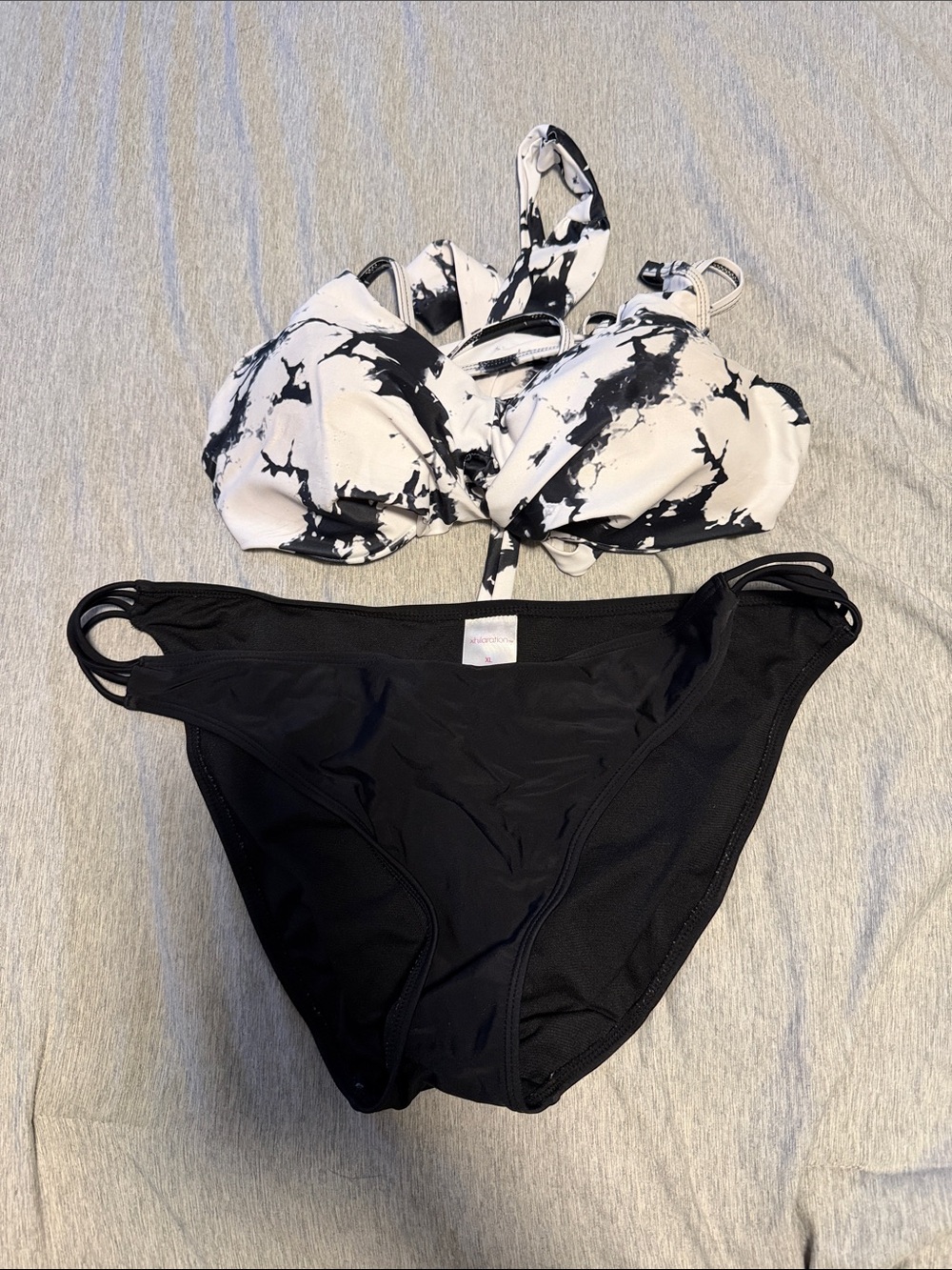 Xhilaration Black & White Mixed Print Women's Bikini
